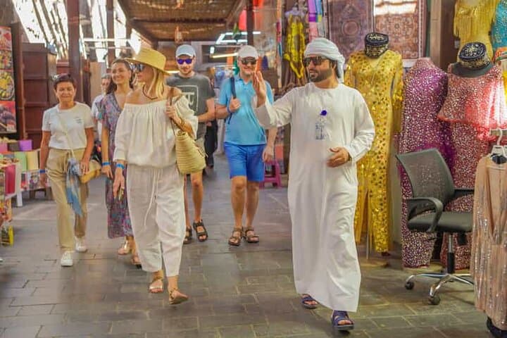 Old Dubai Walking Tour & Food Tasting Along Dubai Creek