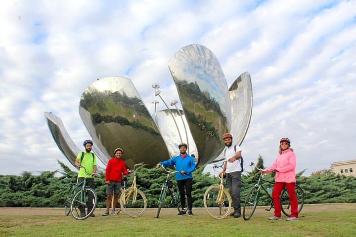 Palermo and Recoleta Green Bike Tour — 16 km Bike Route Through Palermo Woods & Recoleta