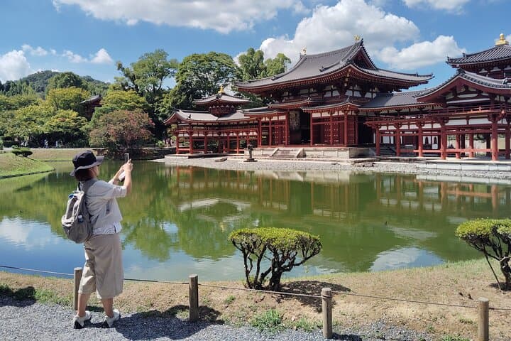 Byodoin Temple & Uji Tea: 90-Minute Cultural Walk and Sweets Tasting