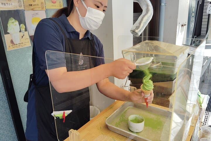 Byodoin Temple & Uji Tea: 90-Minute Cultural Walk and Sweets Tasting photo 4