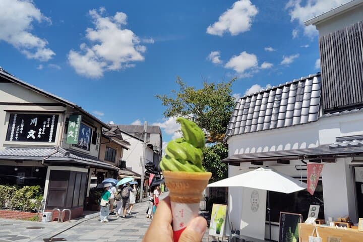 Byodoin Temple & Uji Tea: 90-Minute Cultural Walk and Sweets Tasting photo 2