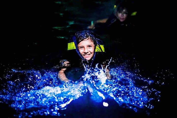 Bocas del Toro Bioluminescence Snorkel: Night Boats, Glowing Waters & Safe Viewing Tips photo 3