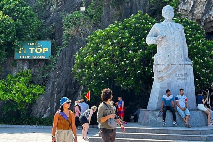 Ha Long Bay Deluxe Day Cruise: Sung Sot Cave, Titov Island & Luon Cave photo 3