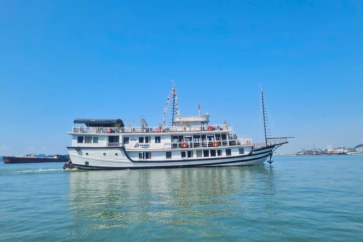 Bai Tu Long Bay 2-Day Overnight Cruise from Hanoi — Renea Cruises Guide