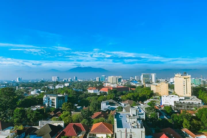 Bandung Cultural Walk: Riverfront to Pasar Baru Market Stroll photo 4