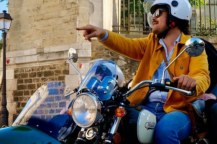 Paris Sidecar Tour: 90-Minute Vintage Ride Past Eiffel, Notre-Dame & Champs-Élysées photo 2