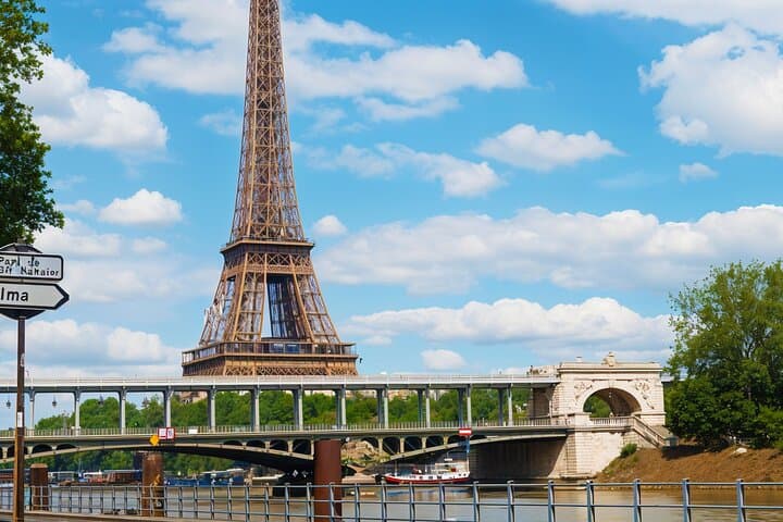 Paris Sidecar Tour with Champagne: Vintage Motorcycle Sightseeing & Eiffel Tower Access photo 3