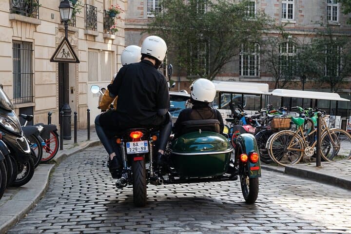 Paris Sidecar Filmmaker Shoot: Capture Your Moment by the Eiffel Tower photo 2