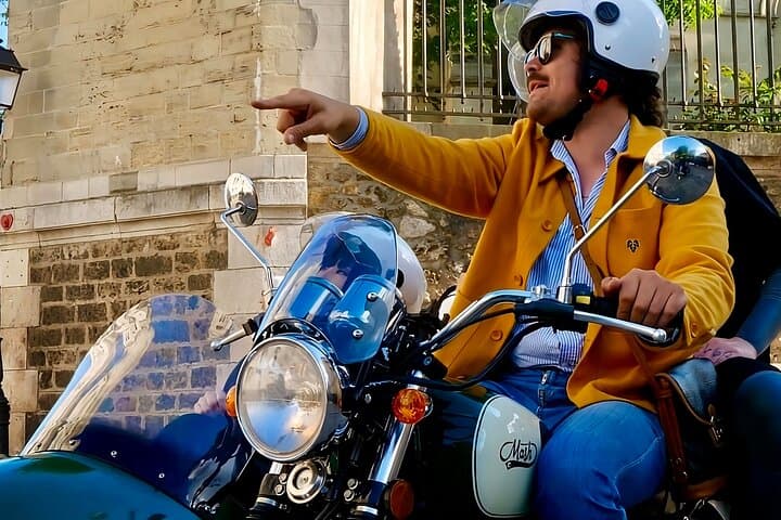 Paris Sidecar Tour with Champagne: Vintage Motorcycle Sightseeing & Eiffel Tower Access photo 6