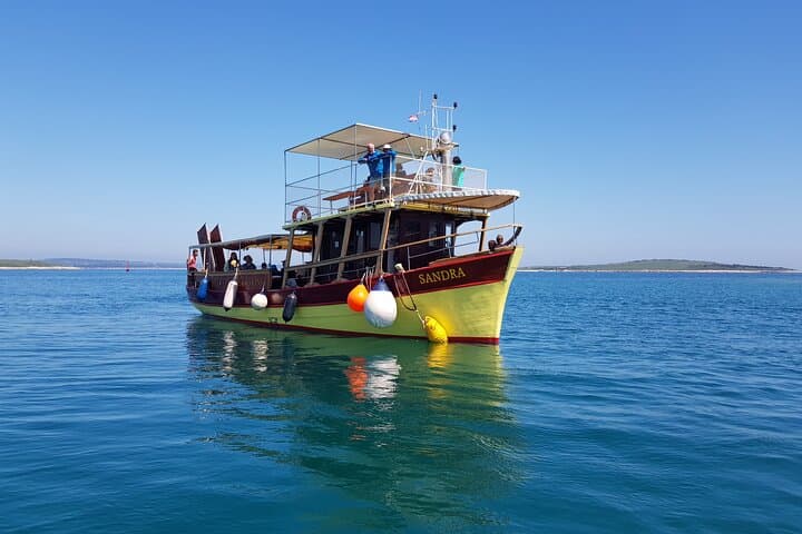 Private Sunset Dolphin Cruise with Dinner in Medulin — Kamenjak Bay