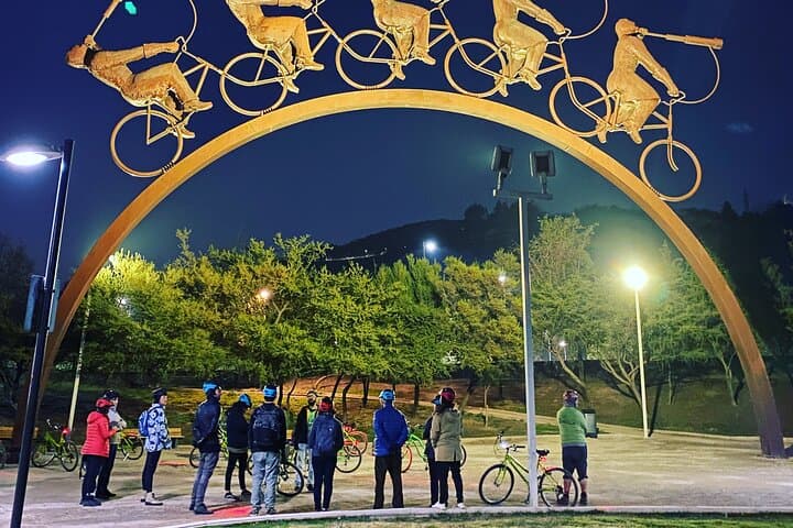 Sunset Mapocho River Bike Tour: Explore Santiago by Nightfall
