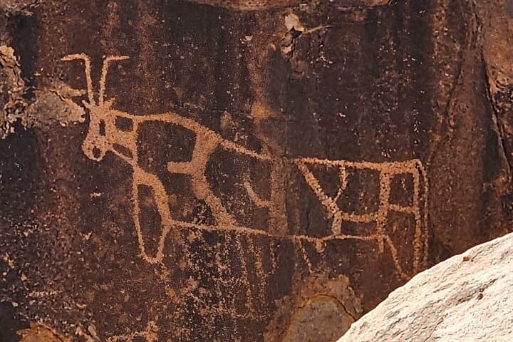 Discover Split Rock and Madian: Full-Day Tabuk Historical Tour