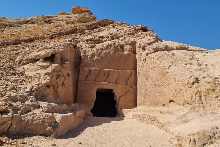 Discover Split Rock and Madian: Full-Day Tabuk Historical Tour photo 4