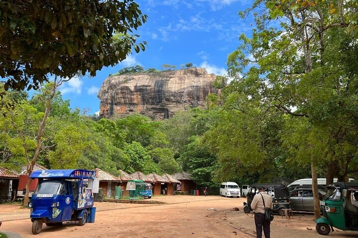 Kandy to Sigiriya, Dambulla & Minneriya Day-Trip Guide photo 2