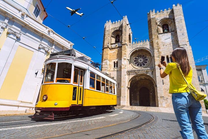Self-Guided Lisbon Walking Tour: Baixa, Alfama & Chiado Audio Guide