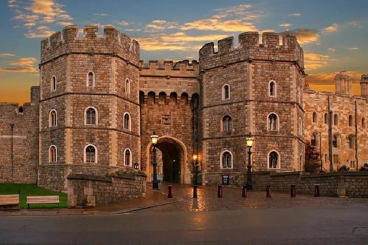Luxury Private Tour: Windsor Castle, Stonehenge & Oxford from London photo 3