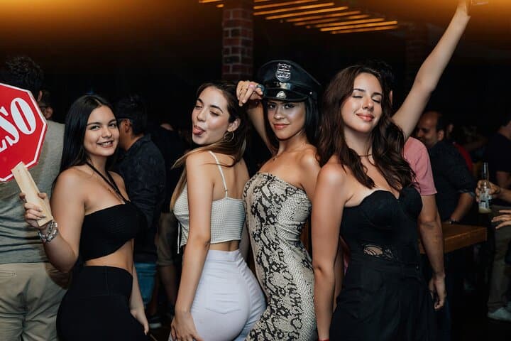 Reeperbahn Pub Crawl Hamburg — Ladies Night with VIP Entry and Free Drinks