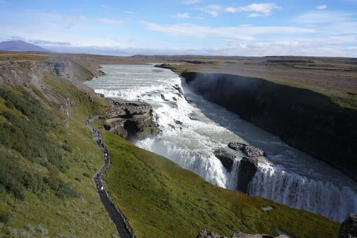 Golden Circle Small-Group Tour: Þingvellir, Geysir, Gullfoss & Kerid Crater photo 3