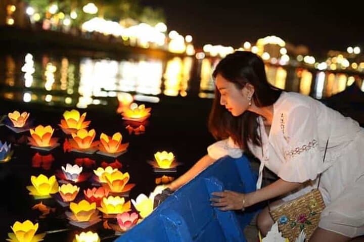 Hoi An Floating Flower Lantern Boat Ride on the Thu Bon River photo 2
