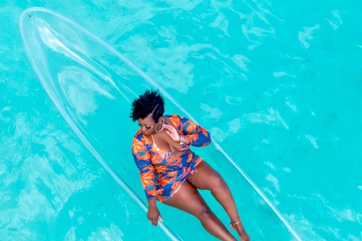 Clear Kayak Photoshoot & Free Cocktail — Nassau’s Crystal-Water Experience photo 4