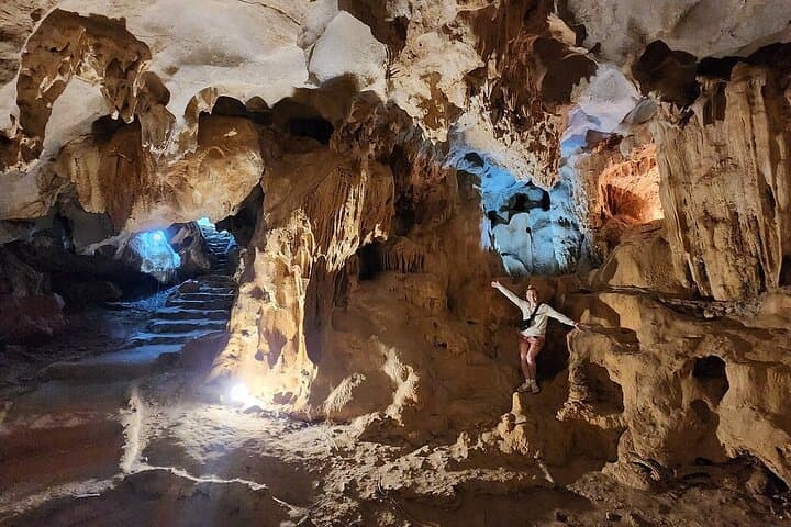 Ninh Binh to Bai Tu Long Bay: 2-Day Tam Coc, Mua Cave & Bai Tu Long Cruise photo 4