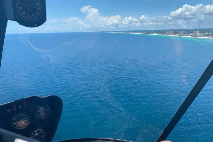 Miami Helicopter Champagne Tour: Romantic 30-Minute Skyline Flight photo 3