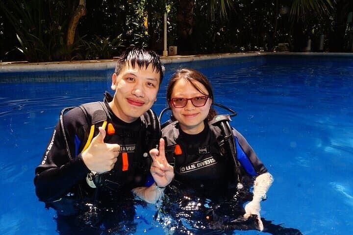 Beginner Scuba: Pool Class + MUSA & Manchones Reef Two-Tank Experience in Cancun photo 5