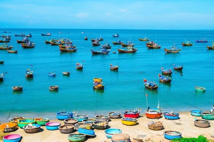 Mui Ne Sand Dunes Day Tour: White & Red Dunes, Fairy Stream & Seafood Lunch photo 4