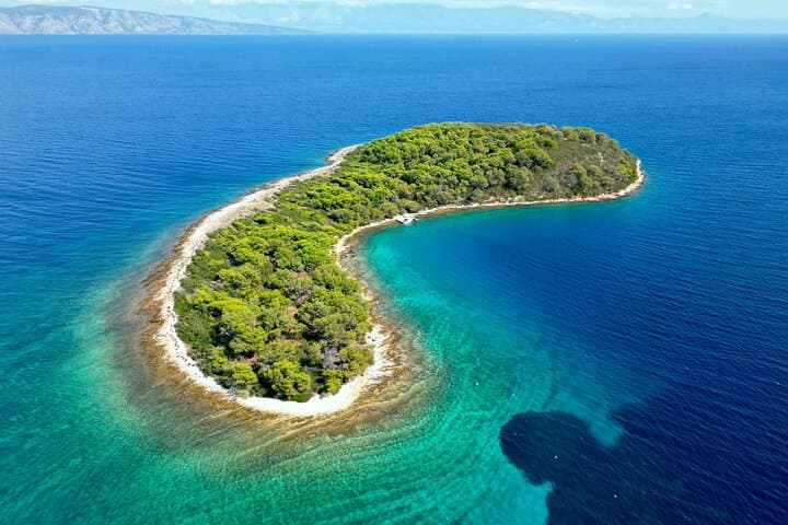 Makarska 3-Island Speedboat Tour: Cave Swim, Blue Lagoon & Cliff Jumps photo 2