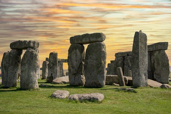 Stonehenge and Bath Private Luxury Day Tour from Oxford - Skip-the-Line Heritage Experience photo 1