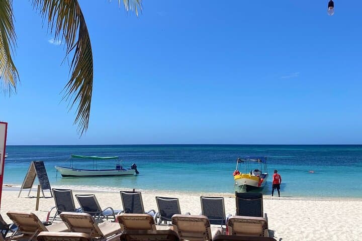 Private Roatán Day Tour — West Bay & West End with a Local Guide photo 2