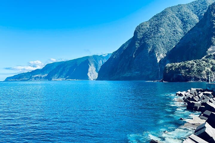 Madeira: Achadas da Cruz Cable Car, Porto Moniz Pools & Seixal Black Sand Day Trip