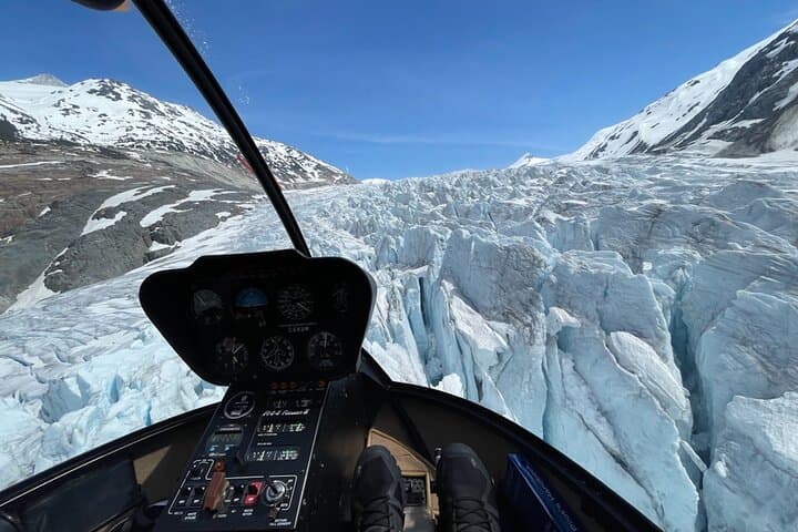 Summit Helicopter Sightseeing Tour Over Whistler, Garibaldi & Black Tusk