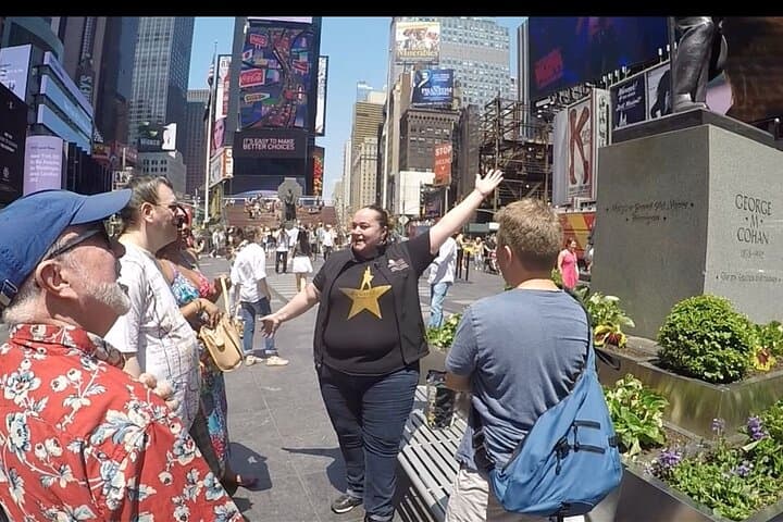 Greenwich Village Piano Bar Crawl: NYC Musical Theatre Pub Tour & Stonewall History photo 4