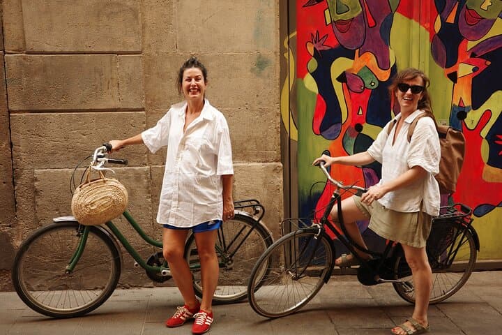 Barcelona 3-Hour Bike Tour: Highlights and Hidden Gems photo 3
