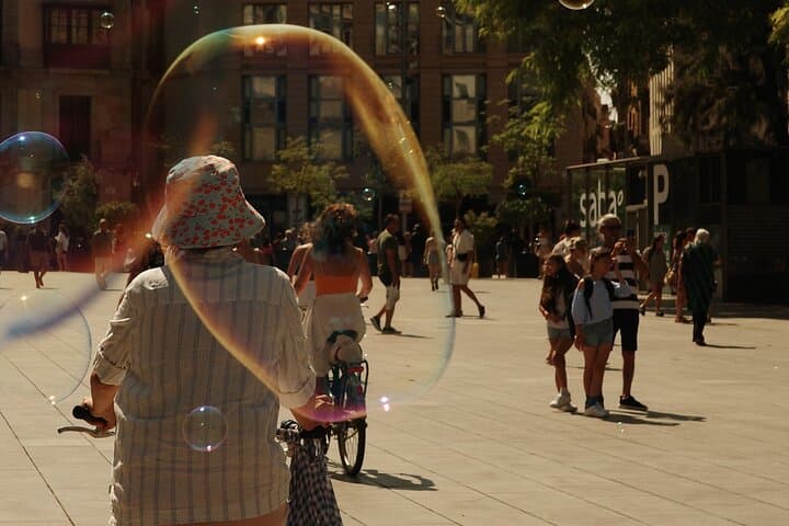 Barcelona 3-Hour Bike Tour: Highlights and Hidden Gems photo 4