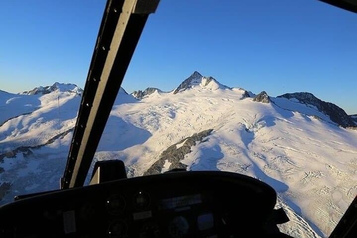 Summit Helicopter Sightseeing Tour Over Whistler, Garibaldi & Black Tusk photo 5