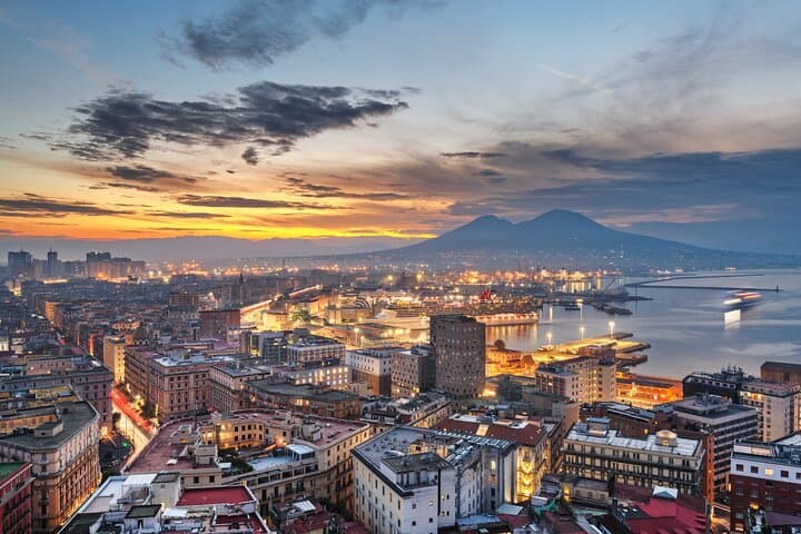 Naples on Foot: Guided Walking Tour from Piazza del Plebiscito to Castel dell'Ovo
