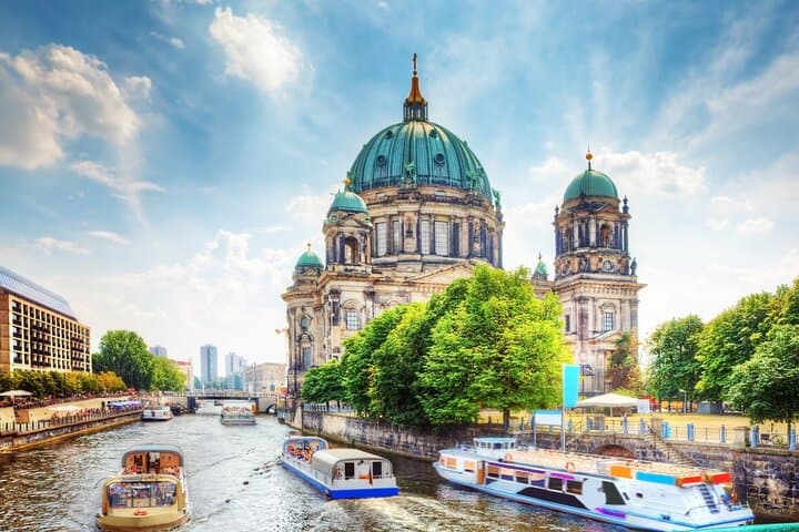Full-Day Berlin Shore Excursion from Warnemünde: Brandenburg Gate, Reichstag & City Highlights
