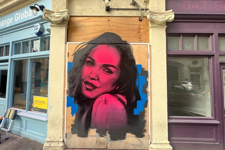 Shoreditch Street Art Walking Tour: Private Graffiti & Mural Experience photo 2