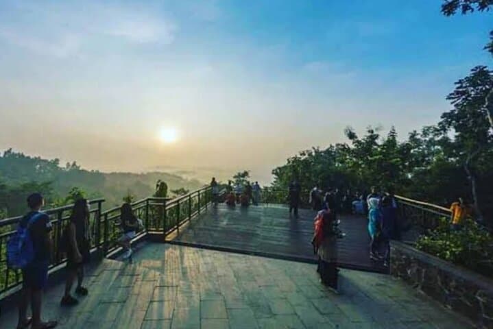 5-Day Jogjakarta Explorer: Borobudur, Dieng Craters & Merapi Sunrise photo 2