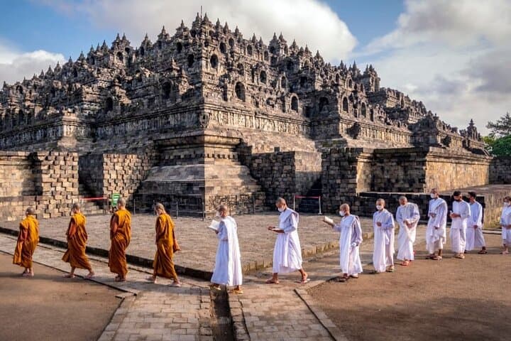5-Day Jogjakarta Explorer: Borobudur, Dieng Craters & Merapi Sunrise photo 3