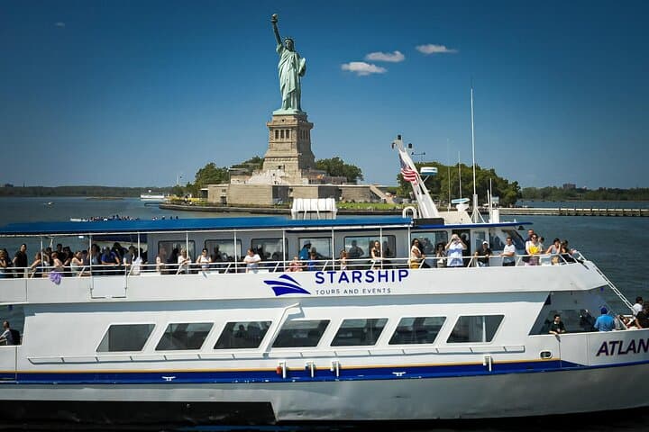 Discover Iconic Landmarks on a NYC Hudson River Cruise