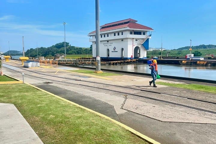 Panama Canal & Monkey Island Tour — Gatun Lake Wildlife and Miraflores Locks Experience photo 2