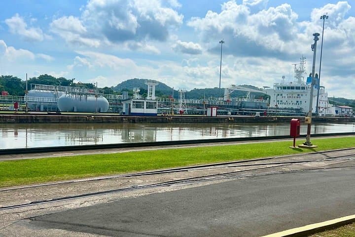 Panama Canal & Monkey Island Tour — Gatun Lake Wildlife and Miraflores Locks Experience photo 3