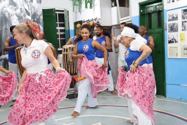 Learn Samba de Roda in Salvador: Dance Class at Mestre Bimba’s First Capoeira School photo 4