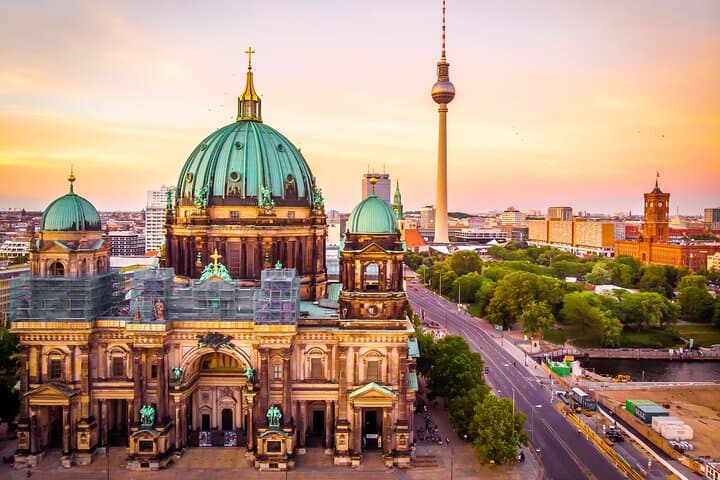 Full-Day Deluxe Shore Excursion to Berlin from Warnemünde — Guided Highlights & Logistics
