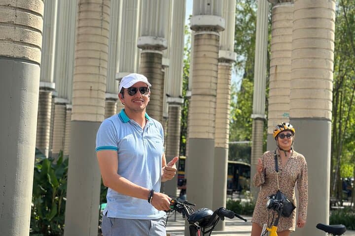 Medellín E-Bike Express: 90-Minute Urban Highlights Tour photo 2
