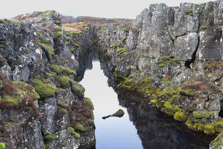 Golden Circle Small-Group Tour: Þingvellir, Geysir, Gullfoss & Kerid Crater photo 2