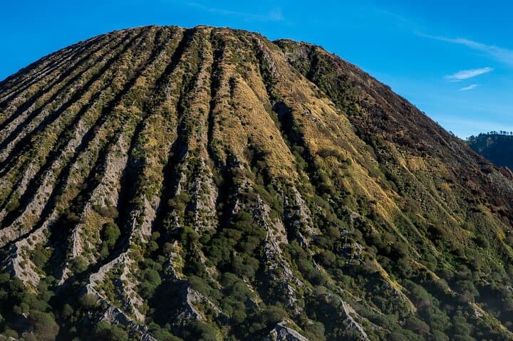 Bromo Sunrise Guided Tour from Malang: Trek the Tengger Caldera at Dawn photo 6